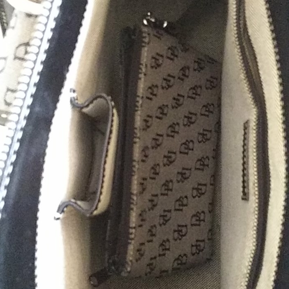 Dooney & Bourke Messanger Crossbody Bag. - Picture 2 of 10